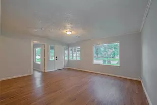 4906 Larkspur St, Houston, TX 77033 - Photo 3