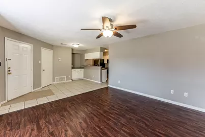 2402 Sycamore Avenue #D2, Huntsville, TX 77340 - Photo 5