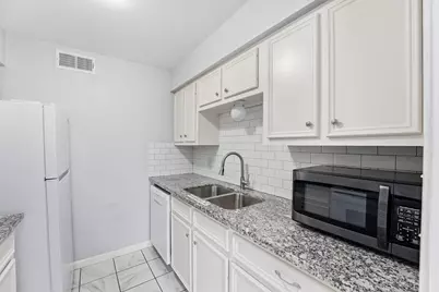 7900 Westheimer Road #146, Houston, TX 77063 - Photo 11