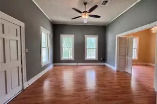 106 W Prairie Ave, Eagle Lake, TX 77434 - Photo 3