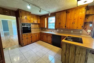 106 W Prairie Ave, Eagle Lake, TX 77434 - Photo 13
