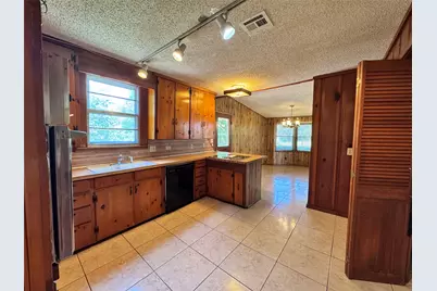106 W Prairie Avenue, Eagle Lake, TX 77434 - Photo 13