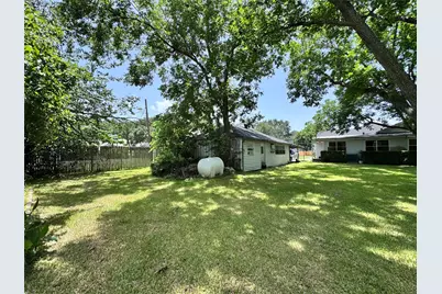 106 W Prairie Avenue, Eagle Lake, TX 77434 - Photo 25