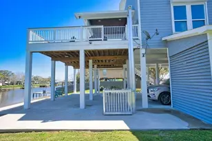 1493 County Rd 291, Sargent, TX 77414 - Photo 3