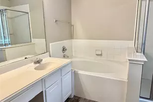 13107 Lawsons Creek Ln, Houston, TX 77072 - Photo 9