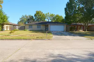 208 Leafwood Cir, League City, TX 77573 - Photo 1