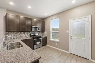 24818 Russet Bluff Trl, Houston, TX 77336 - Photo 9