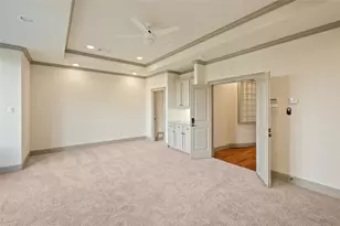 1655 Castle Ct, Houston, TX 77006 - Photo 25