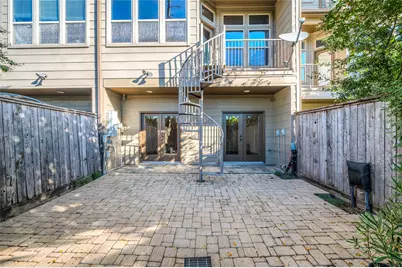 1655 Castle Ct, Houston, TX 77006 - Photo 9