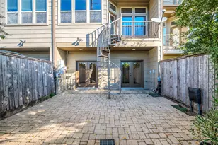 1655 Castle Ct, Houston, TX 77006 - Photo 9