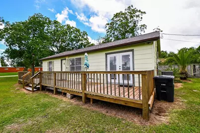 1301 2nd Street, Palacios, TX 77465 - Photo 3