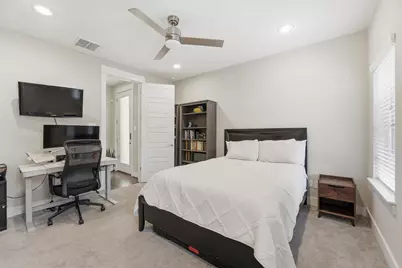 2057 Sherwood Forest Street, Houston, TX 77043 - Photo 13
