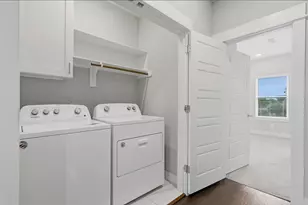 2057 Sherwood Forest St, Houston, TX 77043 - Photo 27