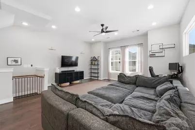 2057 Sherwood Forest Street, Houston, TX 77043 - Photo 9