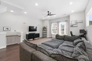 2057 Sherwood Forest St, Houston, TX 77043 - Photo 9