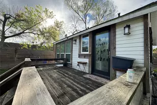 129 Garrotsville St, Houston, TX 77022 - Photo 17