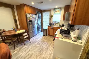 129 Garrotsville St, Houston, TX 77022 - Photo 7