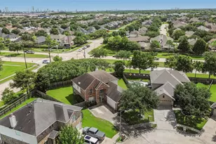 2221 Silvercreek Ct, Deer Park, TX 77536 - Photo 5