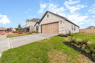 2010 Orchid St, Sugar Land, TX 77498 - Photo 3
