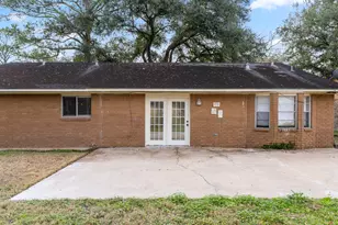 2005 Candlewood Dr, Bay City, TX 77414 - Photo 3