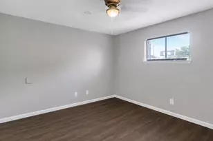 122 E Crosstimbers St, Houston, TX 77022 - Photo 7