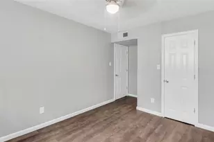 122 E Crosstimbers St, Houston, TX 77022 - Photo 9