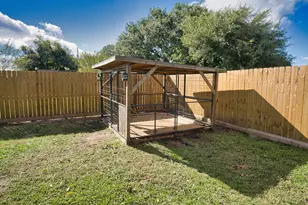 626 S Gray Ave, West Columbia, TX 77486 - Photo 25