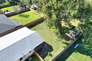 626 S Gray Ave, West Columbia, TX 77486 - Photo 35