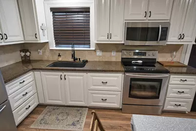 626 S Gray Avenue, West Columbia, TX 77486 - Photo 5