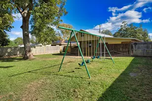 626 S Gray Ave, West Columbia, TX 77486 - Photo 27