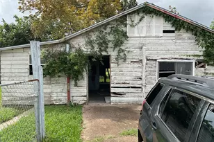 213 E Bernard St, Clute, TX 77531 - Photo 5