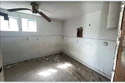 213 E Bernard Street, Clute, TX 77531 - Photo 19