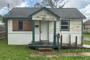213 E Bernard St, Clute, TX 77531 - Photo 1