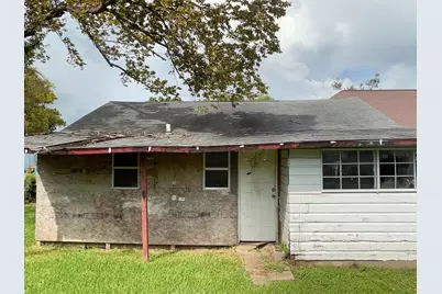 213 E Bernard Street, Clute, TX 77531 - Photo 3