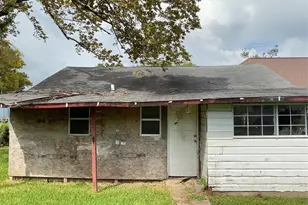 213 E Bernard St, Clute, TX 77531 - Photo 3