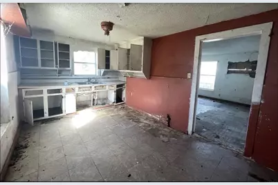213 E Bernard Street, Clute, TX 77531 - Photo 11