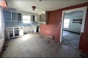 213 E Bernard St, Clute, TX 77531 - Photo 11