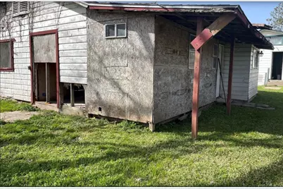 213 E Bernard Street, Clute, TX 77531 - Photo 7