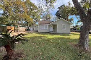 1401 Austin St, La Marque, TX 77568 - Photo 1