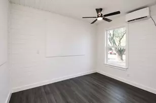 7636 Broadview Dr, Houston, TX 77061 - Photo 9