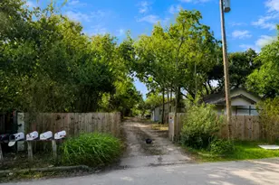 7636 Broadview Dr, Houston, TX 77061 - Photo 15
