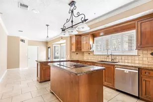 26 Royal Dalton Cir, Conroe, TX 77304 - Photo 17