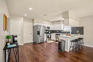 93 S Waxberry Rd, The Woodlands, TX 77381 - Photo 13
