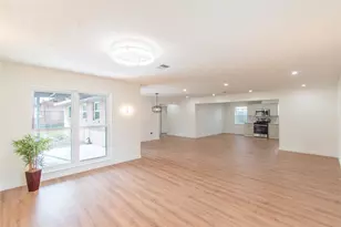 10906 Green Arbor Dr, Houston, TX 77089 - Photo 11