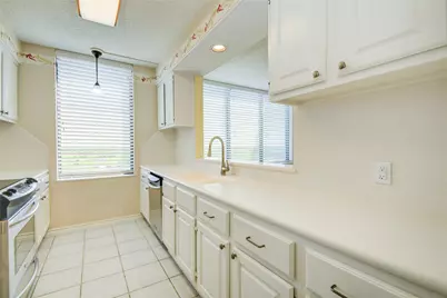 14655 Champion Forest Drive #1104, Houston, TX 77069 - Photo 13