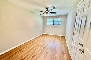 5838 Ludington Dr, Houston, TX 77035 - Photo 9