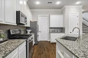 1704 Oak Leaf Pass Dr, Houston, TX 77055 - Photo 17