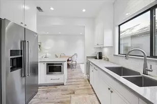 701 Bering Dr, Houston, TX 77057 - Photo 13