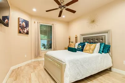 309 Hickman Ln, Angleton, TX 77515 - Photo 27
