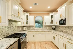 309 Hickman Ln, Angleton, TX 77515 - Photo 15